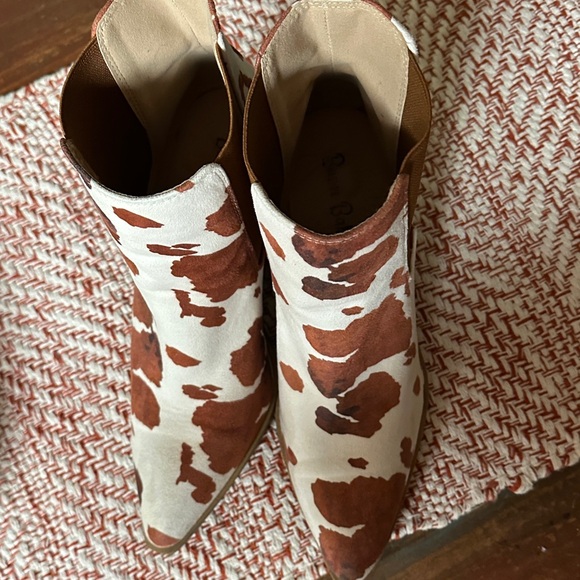 Cowprint Chelsea Ankle Boots Women’s 10 Worn 3x - Picture 5 of 16